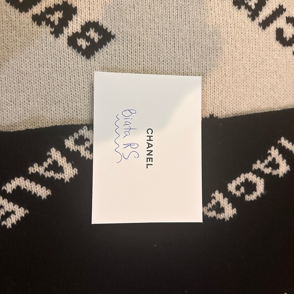 Balenciaga reversible Black and White Wool scarf - Picture 2 of 7